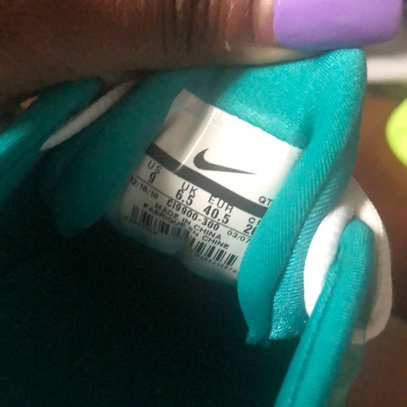 Women’s Air vapormax Plus - Picture 2 of 3